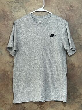 Nike Heather Gray Short Sleeve T-Shirt with Black Logo